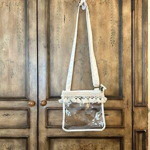 Small, clear crossbody purse. Great for concerts, etc. used once.